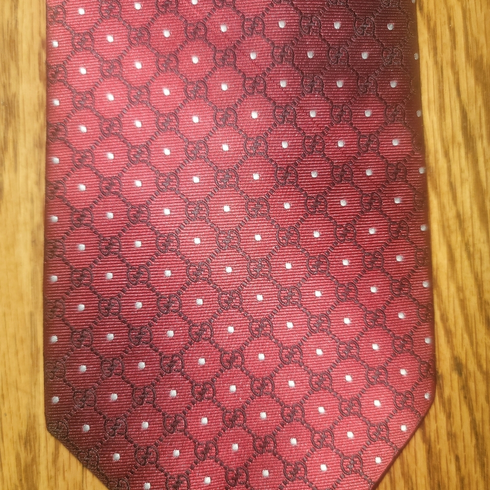 Gucci GG Logo Print Black Red White Silk Tie - Picture 10 of 13